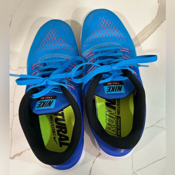 Nike Free RN. Women Size 5.5 Color Blue And Pink. - Picture 5 of 10